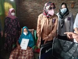 Kartini KSJ Berikan Bantuan Kursi Roda Kepada Ibu Dewi Hartati