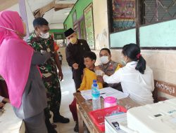 Ketua DPRD Kota Mataram Bersama Bhabinkamtibmas Kawal Vaksinasi Anak