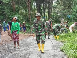 Danramil 1615-11/Aikmel Pimpin Gotong Royong Bersihkan Saluran Irigasi