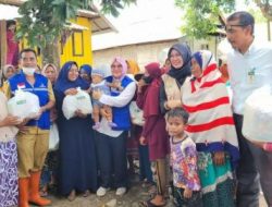 Banjir Melanda Alas, Wabup Novi Serahkan Bantuan