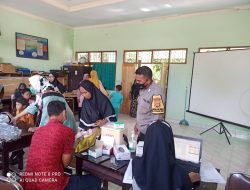 Sinergitas Polsek Lingsar Bersama PKM Lingsar Gelar Vaksinasi Anak