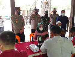 Hari Libur, Kapolres Batu Bara Bersama Kapolsek Lima Puluh Cek Vaksinasi Covid-19