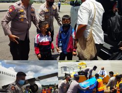 Prosesi Penyerahan dan Penghormatan Terhadap 8 Korban Penembakan oleh KKB