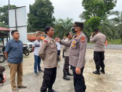 Kapolsek Lima Puluh Lakukan Pengecekan Surat Surat Anggotanya