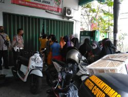 Cegah Panik Buying, Polsek Ampenan Perketat Antrian Minyak Goreng