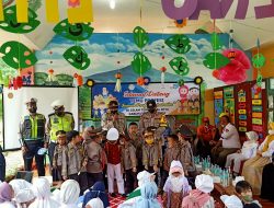 Puluhan Anak TK Islam Terpadu Al Ihya Pakai Seragam Polisi