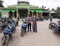 Ibadah Jumat, Polsek Lima Puluh Lakukan Pengamanan di Masjid Jami Simpang Gambus