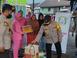 Kapolres KSB dan Ketua Bhayangkari Cabang Sumbawa Barat Berikan Bantuan Sembako