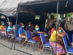 Warga Desa Mareje yang Mengungsi Mendapat Pelayanan Kesehatan di Mapolres