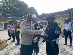 Kabag Ops Polresta Bagikan Bekal Kesehatan Kepada Petugas Keselamatan Rinjani 2022