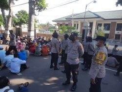 Polresta Mataram Kawal Pengamanan Aksi Unjuk Rasa Menuju PN Mataram & Kajati NTB