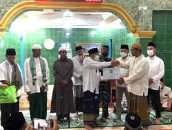 Bupati Sumbawa Serahkan bantuan ke Masyarakat