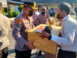 Kapolresta Mataram Serahkan Hadiah Terhadap Juara Lomba HUT Bhayangkara ke 76