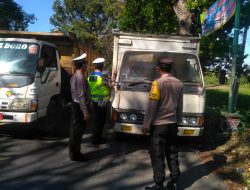 Gelar Penyekatan Ops Aman Nusa II 2022, Polresta Mataram Sasar Mobil Box