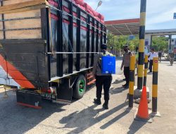 Polsek Poto tano  Lakukan Penyemprotan Disinfektan Antisipasi PMK