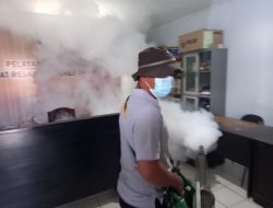 Polres Dompu Laksanakan Fogging Bersama  Tim Dokes Polda NTB