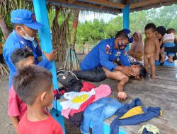 Persomil Polair Polres Dompu Tangani Korban Sesak Nafas