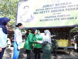 Ketua Dharma Pertiwi Koorcab NTB Daerah J Gelar Jumat Berkah Bansos Kepada Kaum Dhaufa & Masyarakat yang Membutuhkan