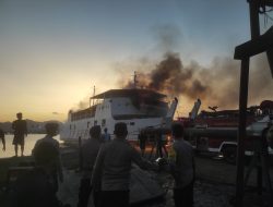 Kapal Nusa Penida Terbakar Saat Docking di Pelabuhan Lembar