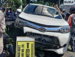 Sebuah Mini Bus Alami Kecelakaan Tunggal OC