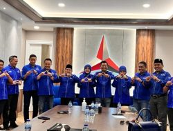 Sah!, BK Nahkodai Demokrat Sumbawa, DPP Serahkan SK Ketua