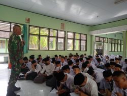 Edukasi Pelajar, Danramil Selong Berikan Ceramah Bela Negara