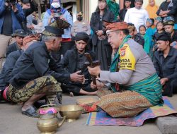 Kapolda NTB Diberi  Gelar Penghargaan Oleh Masyarakat Adat Sembalun