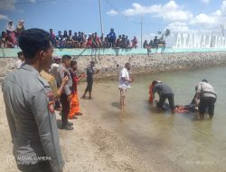 Polsek Rasanae Barat Evakuasi Mayat di Pantai Lawata