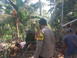 Warga Buka Jalan, Babinsa Kodim 1615/Lotim Ikut Gotong Royong
