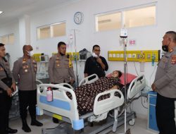 Kapolres Bima Kota Besuk Personil Yang Sakit