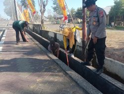 Polsek Lape & Koramil Lakukan Gotong Royong 