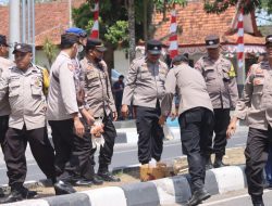 Polresta Mataram Ajak Bersihkan Sampah Usai Aksi