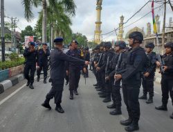 DUA SSK Brimob NTB Amankan Demo Tolak Kenaikan Harga BBM
