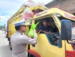 Polres Bima Kota Berbagi Sembako pasca Kenaikan Harga BBM