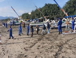 Polda NTB Gandeng Mahasiswi Sasar Warga Pesisir  Bagi Sembako