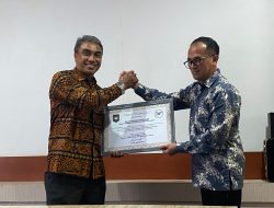 Wujudkan GNRM, Bupati Sumbawa Raih Penghargaan Mendagri