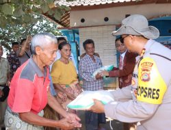 Ratusan Nelayan Di Awang Dapat Bantuan Sembako Dari Polres Loteng