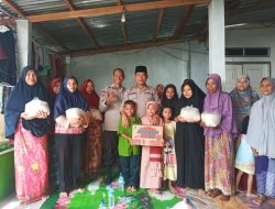 Sat Binmas Polresta Bagi Bansos di Batu Ringgit