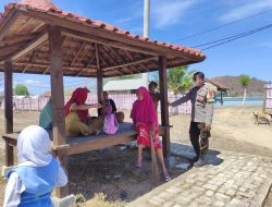 Bhabinkamtibmas Kertasari Lakukan Gotong Royong Bersama