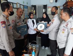 Sat Binmas Lakukan Comunity Policing Saat  Kunjungan ke Sekolah