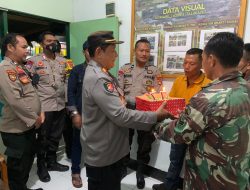 Personil Polsek Taliwang Beri Kejutan Saat HUT-TNI ke_77