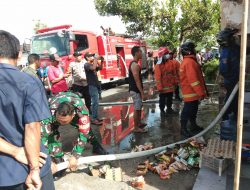 Polsek Pagutan Evakuasi Kebakaran Kios Sembako