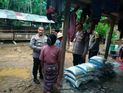 Kapolres Turun  Di Lokasi Banjir & Berikan Bansos
