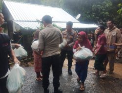 Polres KLU Dampingi Dir Binmas Polda NTB Bagi Bansos