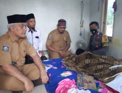 Polmas  Bersama  Staf Desa Sambang Rumah Duka