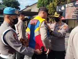 Wakapolresta Pimpin Upacara Wisuda & Dirangkai Penyerahan Rompi Bhabinkamtibmas