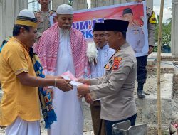 Kapolres KSB Sumbangkan Material di Masjid Sirotol Mustakim