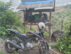 Bhabinkamtibmas Sambangi Petani di Perladangan