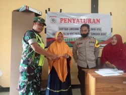 Bhabinkamtibmas Kawal Pembagian BLT-DD dan Lakukan Sosialisasi