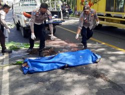 Sepeda Motor Kontra Truck, ‘Supir Melarikan Diri